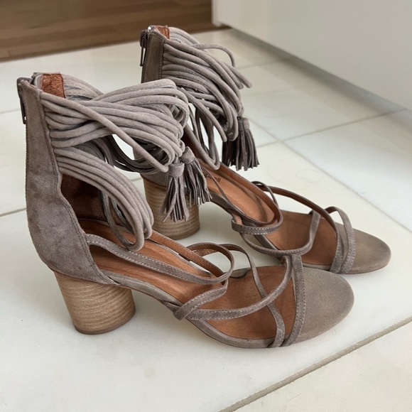 Jeffrey Campbell despina taupe suede heels - Picture 4 of 5
